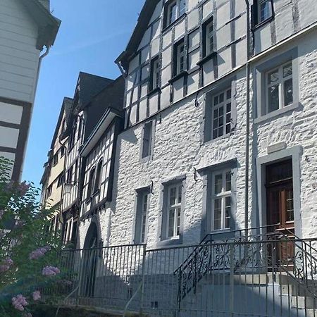 Manoir -1654- Historisch Schlafen In Monschaus Altstadt Bagian luar foto