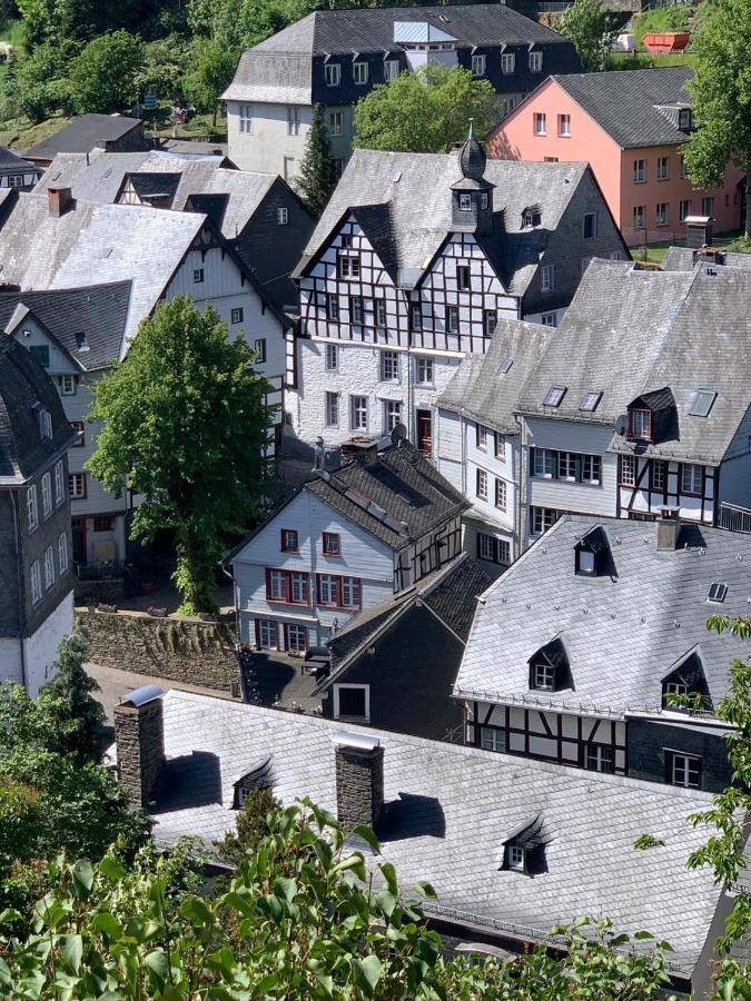 Manoir -1654- Historisch Schlafen In Monschaus Altstadt Bagian luar foto