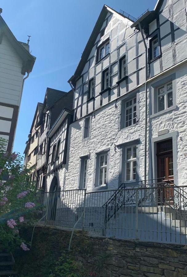 Manoir -1654- Historisch Schlafen In Monschaus Altstadt Bagian luar foto